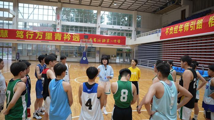 前锋如何通过心理训练增强比赛信心_1